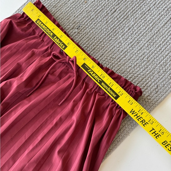 Athleta Hayes Burgundy Red Pleated Drawstring Waist Midi Skirt Size XS - Picture 8 of 13